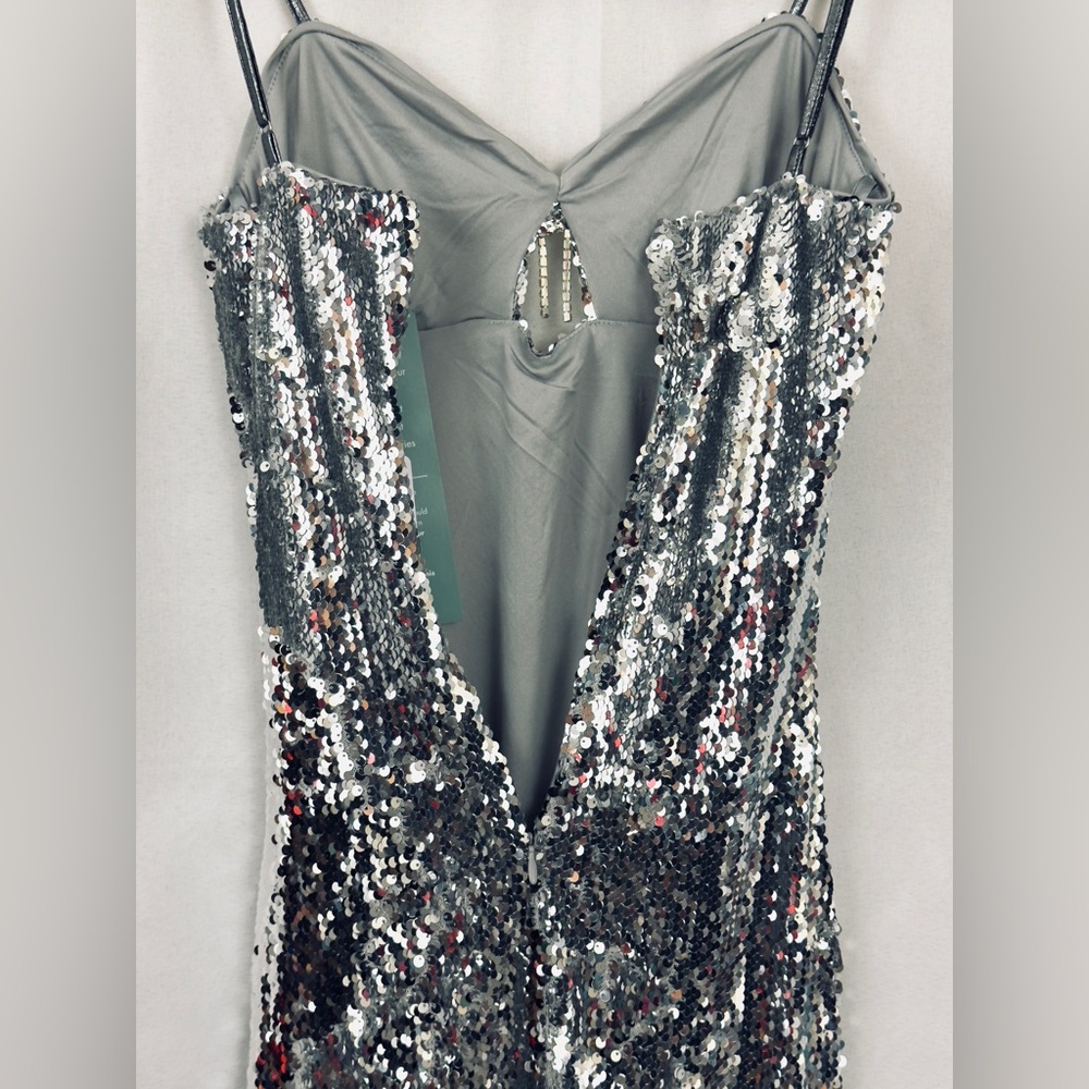 Shiny Silver Sequin Bodycon Sheath Mini Dress with Keyhole & Crystals Small NWT - Picture 11 of 12